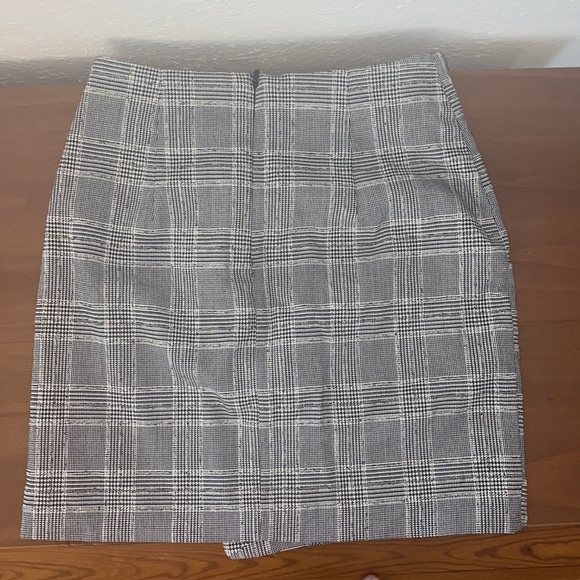 Plaid/Gingham Mini Skirt - Picture 2 of 3